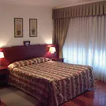 Condado Отель Пуэнтеареас
