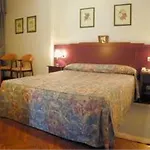 Condado Отель Пуэнтеареас